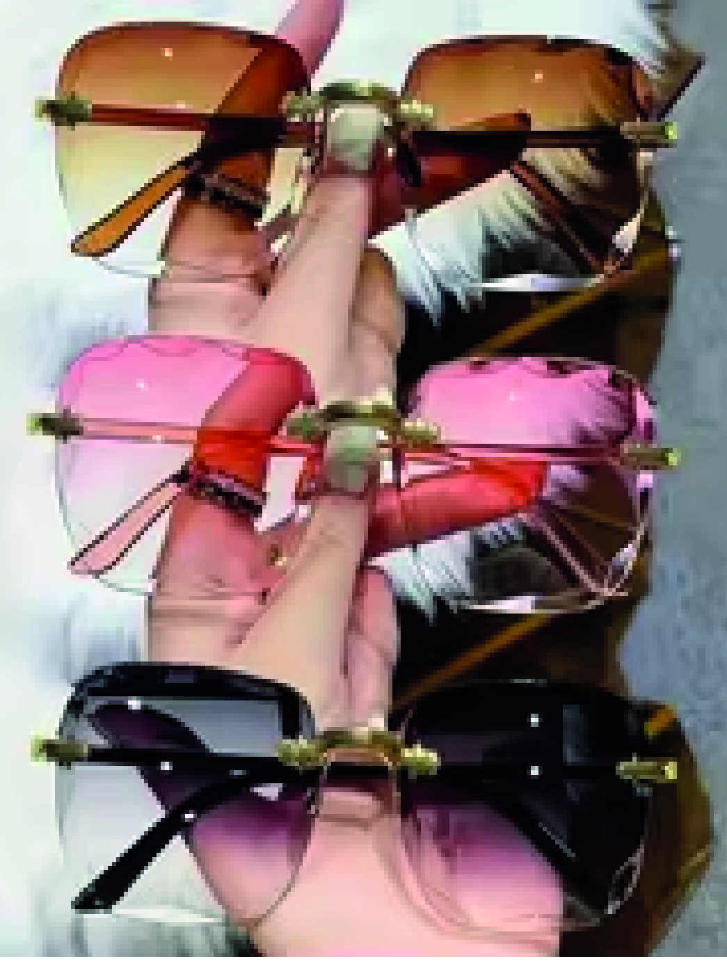Lot de 3 Lunettes de Soleil Teintées - Styles Assortis — Protection UV stylée avec 3 paires de lunettes tendance et colorées
Découvrez notre collection de…